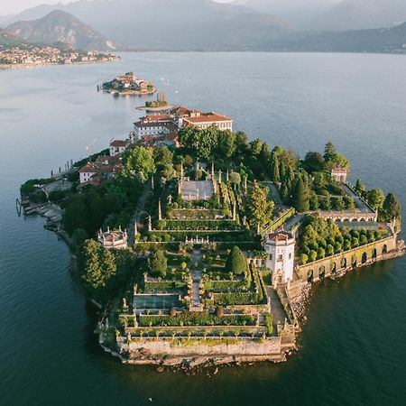Family Apartment Vista Lago Stresa Bagian luar foto