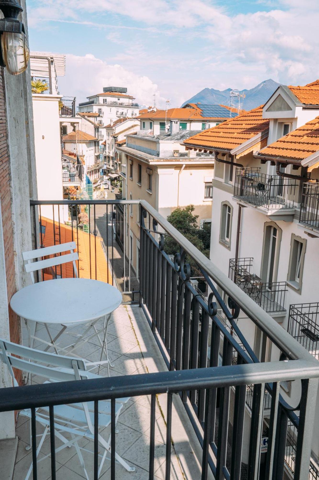 Family Apartment Vista Lago Stresa Bagian luar foto